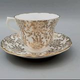 Vintage Porselen Çay Fincanı ve Tabağı Seti, Altın Yaprak Desenli, Beyaz ve Gri