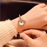Vintage Retro Tasarımlı Kadın Kol Saati – Quartz Mekanizma, Metal Kasa ve Deri Kordon, Günlük Kullanıma Uygun - Beyaz - Rose