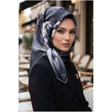Vissona %100 Twill İpek Batik Çiçek Desenli Siyah - Gümüş Renkli 90x90 Eşarp Dikim Şekli : El Dikişi