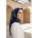 Vissona %100 Twill İpek Çiçek Desenli İndigo Renkli 90x90 Eşarp Dikim Şekli : El Dikişi