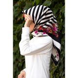 Vissona %100 Twill İpek Çıtır Çiçekli Ve Çizgi Desenli Siyah - Fuşya Renkli 90x90 Eşarp Dikim Şekli : El Dik
