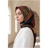 Vissona %100 Twill İpek Geometrik Desenli Bordo - Zümrüt Yeşili Renkli 90x90 Eşarp Dikim Şekli : El Dikişi