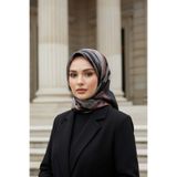 Vissona %100 Twill İpek Geometrik Desenli Pudra - Siyah Renkli 90x90 Eşarp Dikim Şekli : El Dikişi