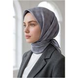 Vissona %100 Twill İpek Monogram Desenli Füme Renkli 90x90 Eşarp Dikim Şekli : El Dikişi
