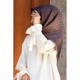 Vissona %100 Twill İpek Monogram Desenli Vizon - Bej Renkli 90x90 Eşarp Dikim Şekli : El Dikişi