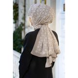 Vissona LÜKS MEDİNE İPEĞİ MONOGRAM DESENLİ BEJ RENKLİ 75X195 KIRIŞMAZ ŞAL MOSS KREP DİKİŞ TİPİ İTALYAN DİKİ