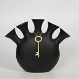 Vitale Anahtarlı Siyah Vazo 8*36*29 Cm Renksiz