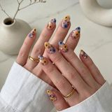 Vivid Charm Vividcharm 24'lü Sarı Ayçiçeği ve Renkli Çiçek Baskılı Jel Protez Görünümlü Badem Model Takma Tırnak