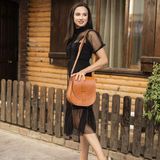 Volk Sarah Modeli Deri El Işi Omuz Çantası V-B-CN-039 En:25 Boy:25 Körük.10 - Açık Taba
