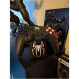 Well Cut Spiderman Logolu Xbox ve Playstation Controller Oyun Kol Standı - Siyah