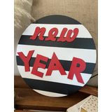 Windly Concept Yılbaşı Temalı Dekoratif Kapı Süsü Ahşap Duvar Dekoru New Year 30 cm çap Kırmızı