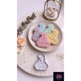 WLS studio 3 Yaş "Three" Temalı Fiyonklu Kurabiye ve Şeker Hamuru Kalıbı – 3. Yaş Günü, Doğum Günü Partisi & Özel Kutlama Şekillendirici Kesici 8 cm