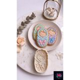 WLS studio Kundakta Bebek Kurabiye Kalıbı – Şeker Hamuru & Fondan Kesici Damga – Baby Shower, Bebek Mevlüdi & Hastane İkramlık Kurabiye Kalıbı 8.5 cm
