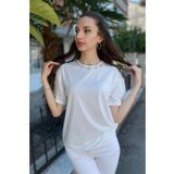 Yakası İnci ve Taşlı Beyaz Tişört