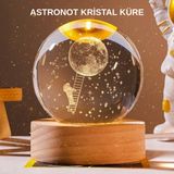 YamanHobi USB’li 3D Astronot Kristal Küre – Modern Uzay Temalı Gece Lambası