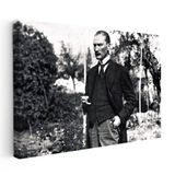 Yatay Kanvas Tablo Atatürk Bahçede Bastonlu Duruş Atatürk Tablosu Ev Ofis Duvar Dekoru