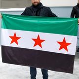Yeni Suriye Bayrağı 50x75 Cm - Çift Dikişli 120 gr/m² Rashel Kumaş, Canlı ve Parlak Premium Suriye Bayrağı (50X75 Cm)