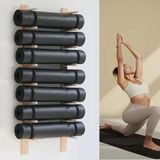 Yerden tasarruf sağlayan duvar için ahşap depolama rafı, yoga paspasları ve köpük silindirler için idealdir: spor salonunuzu evde veya stüdyoda düzenleyin