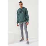 Yeşil Erkek Yazı Nakışlı Standart Kalıp Kapüşonlu Sweatshirt-87887