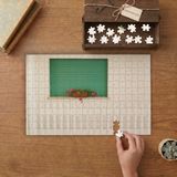 Yeşil Pencerenin Önünde Renkli Çiçek Tasarımı 240 Parça Ahşap Puzzle Ahşap Kutuda MP01120