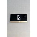 Yönline Gold Şeritli Siyah Parlak Pleksi Kapı Numarası 13X7 cm Kendinden Yapışkanlı - 13 x 7 cm