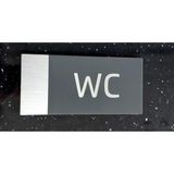 Yönline Gümüş Fırçalı Kabartma Wc Tabelası - Tuvalet Levha Mat