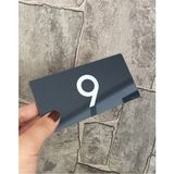 Yönline Minimal Parlak Antrasit Kapı Numarası