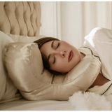 Zeelux Güzellik Yastığı – %100 Ipek Kumaşlı, Pamuk Iç Astarlı Beauty Sleep Pillow, Kırışıklık Önleyici Ergonomik Yüz ve Boyun Destek Yastığı | Sırt Üstü ve Yan Yatanlar Için - 45 x 35 cm - Altın