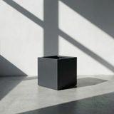 Zenith 25 cm Kare Küp Metal Saksı – İç & Dış Mekan Modern Dekoratif Saksılık (25x25x25 cm)