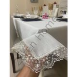 Zeren Home Keten Görünümlü Dantel Detaylı Simli Dertsiz Beyaz 150x300 cm Masa Örtüsü