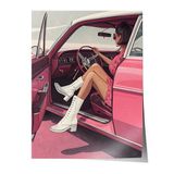 Zestia Çerçevesiz Poster, Pembe Retro Araba ve Kadın, Genç Odası Dekoru Poster No: 113729 70 x 100