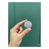 Zümrüdüanka Handmade Paket içeriği 10 adetdir. Koyu Gri beyaz kumaş kaplama kancalı metal Düğme