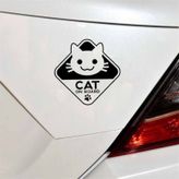 Arabada Kedi Var Sticker etiket 15CM Siyah