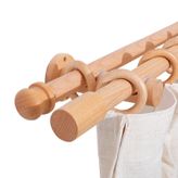Bu Masif Ahşap Perde Çubuğu 280 cm (110,2 inç) Roma Tarzı Yandan Monte Edilmiş Zımba Pisti Orijinal Ahşap Renk 1 Adet Tekli Pencereler ve Çift Kutuplu Seçenekler için İdeal (220 cm/86,6 inç)