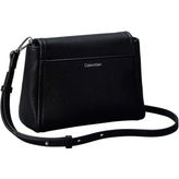 Calvin Klein Siyah Kadın Çapraz Çanta Ergonomik Tasarım ile Şık Görünüm Sunuyor LV04F3511GUB1