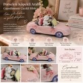 Capodimonte Köpekli Araba Porselen Biblo, 21x9x9 cm P027.817628 | Romantik Otomobil Figürü, Çiçek Süslemeli, Pastel Pembe Renk, Vitrin Dekorasyonu, Yeni Evliler Temalı