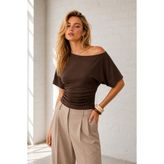Ghassy Co. Kadın Düşük Omuz Pamuklu Likralı Yarasa Kol Bluz Günlük Modern Tasarım Spor T-Shirt - Kahve