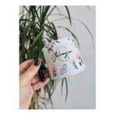 happy mountains İsme Özel Kişiye Özel Bej Baskılı Porselen Çiçek ve Yaprak Desenli T Kupa Bardak Latte Fincanı