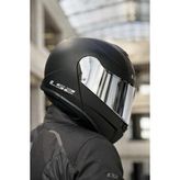 Mat Siyah Ls2 Strobe 2 Kapalı Kask 1550 gr Polikarbonat Malzeme ile Hipoalerjenik Konfor Sunar