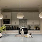 RİOLİGHT MODERN BEYAZ 2 İÇİ BEYAZ MASA,BAR ÜSTÜ TEKLİ METAL SARKIT AVİZE ÇAP:20CM 1ADET FİYATIDIR