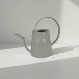 Sophia 2 Litre Metal Çiçek Saksı Sulama Kabı – Modern Dekoratif Çok Amaçlı Sulak (Açık Gri)
