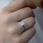 0.06 ct Lazerli Pırlanta Badem Tırnak Tektaş Yüzük