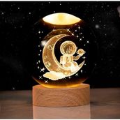 Ahşap Standlı Cam Küre Işıklı Göz Yormayan Ay ve Astronot Motifli Masaüstü Aydınlatma Gece Lambası Dekoratif Çocuk Odası Salon Yatak Odası Lamba 6cm x 6cm (Astronot)