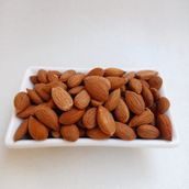 Burağın Bahçesi 1 kg Çiğ Tatlı Kayısı Çekirdeği İçi