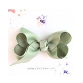 Butik Kurdele Fiyonk Saçsız Bebek Tokası 8 cm - Seyrek saçlı bebeklere özel saçtan düşmeyen toka (Adaçayı Yeşili, Tekli)