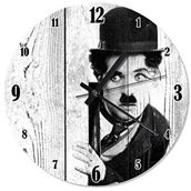 Cakasaat Ahşap Zeminde Kenardan Bakan Charlie Chaplin Duvar Saati
