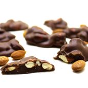 Dark Brown 750 gr Kayısı Çekirdekli Sütlü Roche Çikolatası