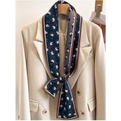 Desenli Atkılar Lacivert Beyaz Çiçek Desenli Polyester Kumaş Kadın Modası için Şık Seçim