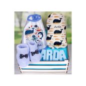 Ejoya Ahşap Sandıkta Kişiye Özel Önlük Battaniye Taş Isimlik ve Patik Bebek Hediye Seti 109752