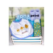 Ejoya Ahşap Sandıkta Kişiye Özel Önlük Biberon Taş Isimlik ve Patik Bebek Hediye Seti 109526